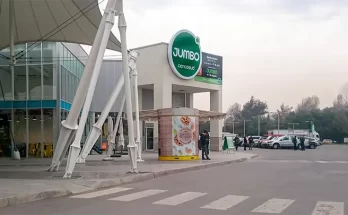 Jumbo puertas de chicureo