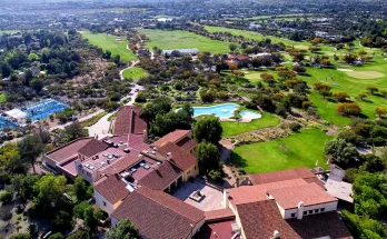 Vista aérea de Hacienda Chicureo Club, un exclusivo club social y deportivo de 250 hectáreas