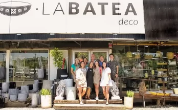 La BATEA es una tienda de decoración y muebles que busca ofrecer a nuestros clientes productos únicos que mezclan diseño y cultura.
