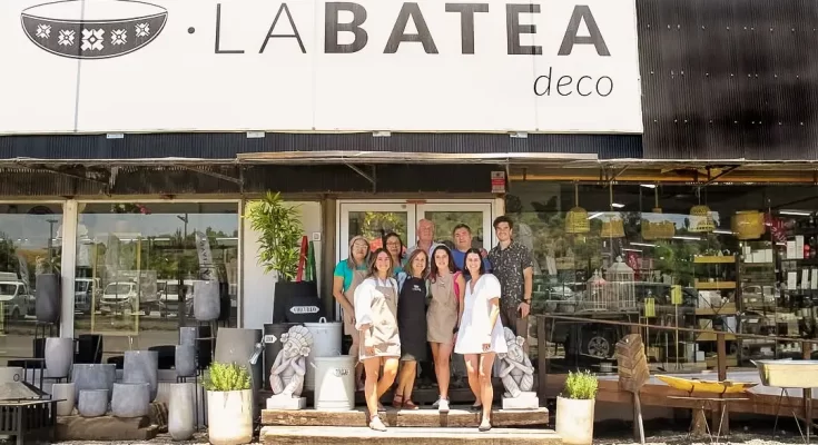 La BATEA es una tienda de decoración y muebles que busca ofrecer a nuestros clientes productos únicos que mezclan diseño y cultura.